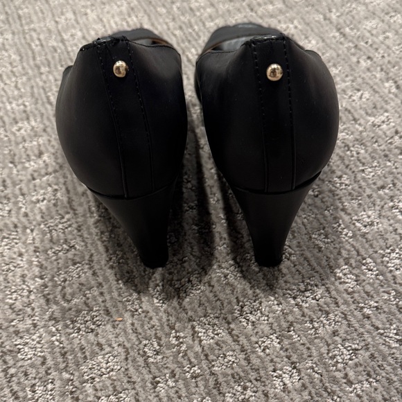 Naturalizer Black Heels - Picture 3 of 5